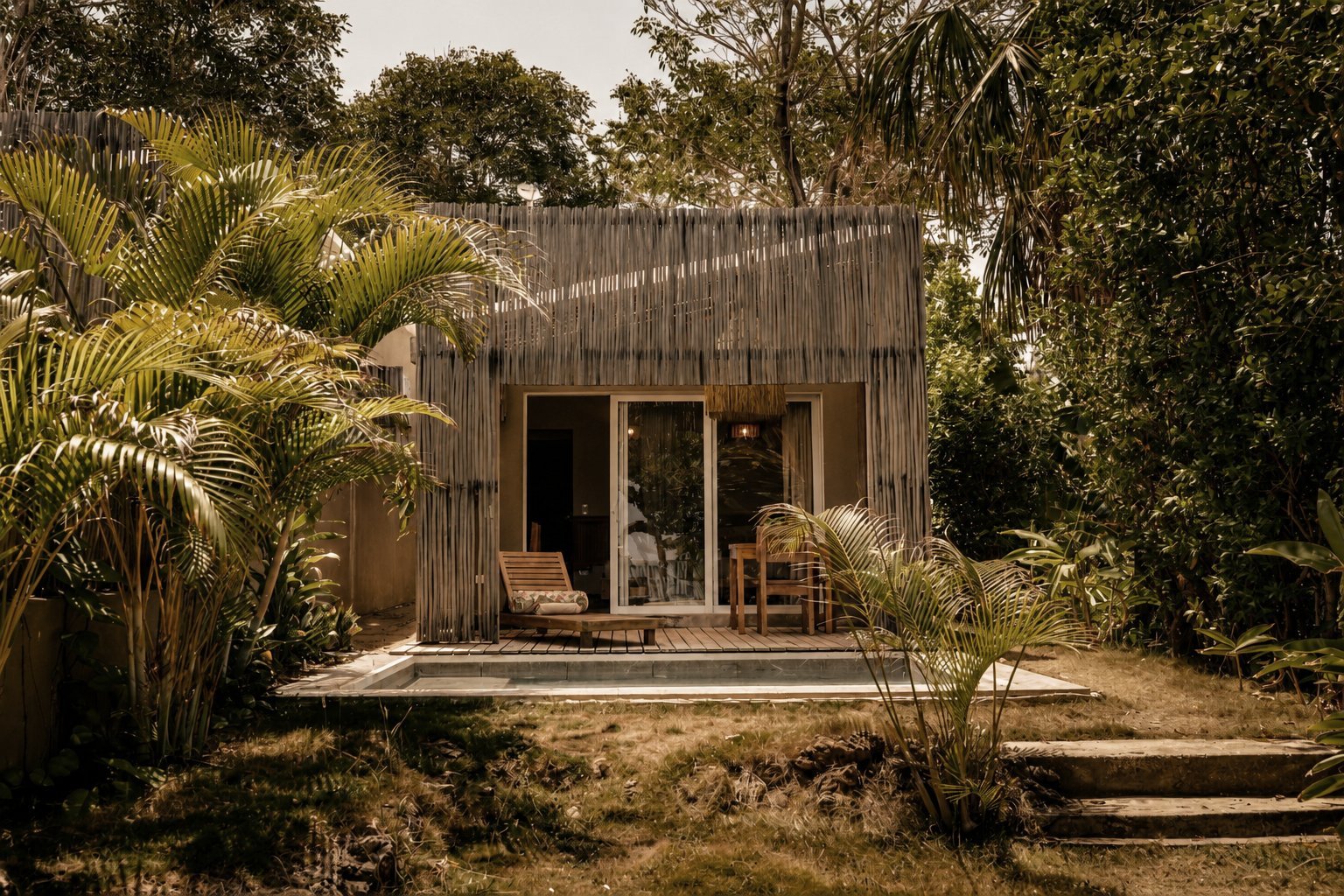 Cabaña 1 — Fachada y jardín
