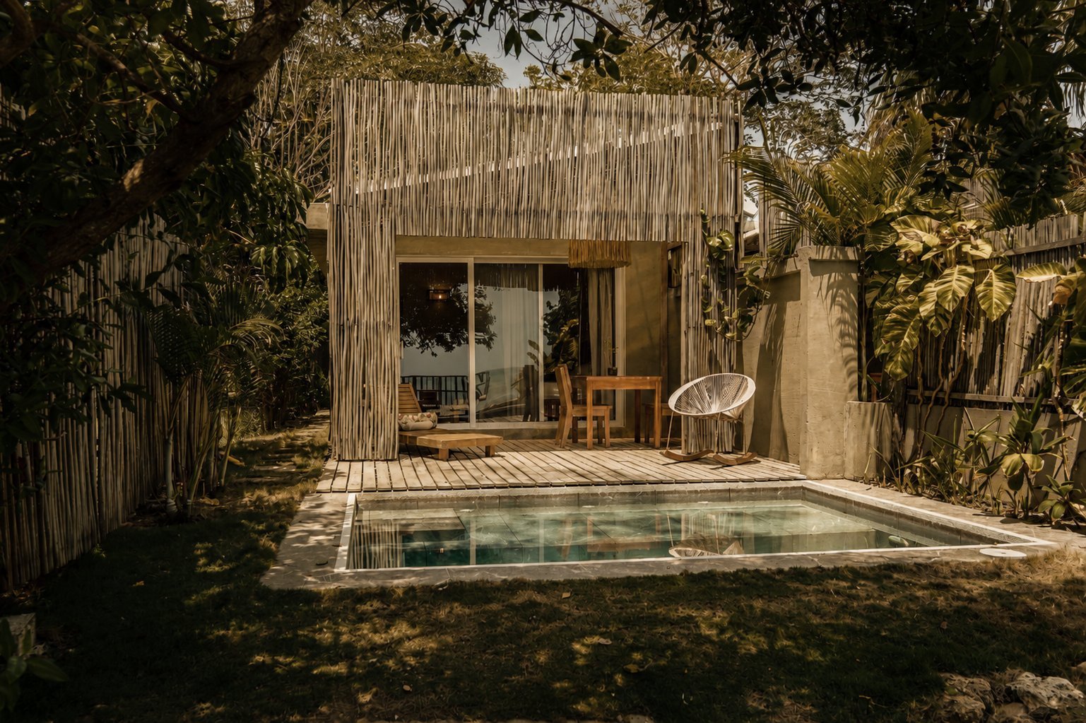 Cabaña 2 — Fachada y piscina privada