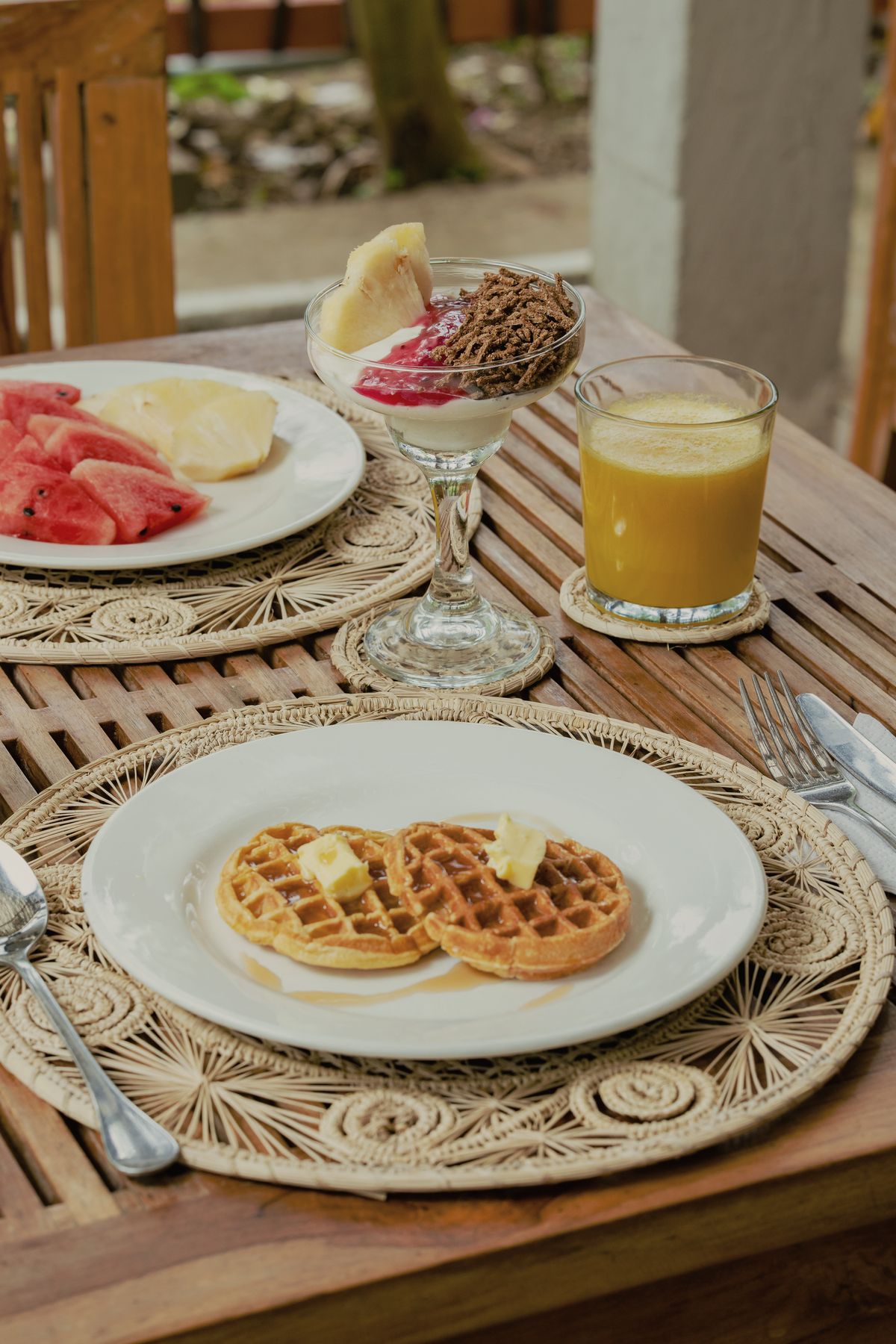 Wafles con yogurt griego